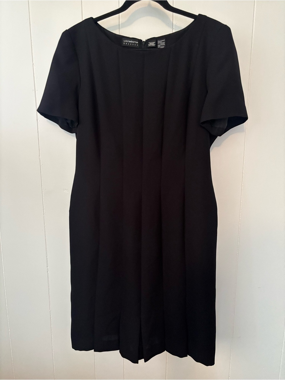 Liz Claiborne Black Short-Sleeve Midi pleated Dress